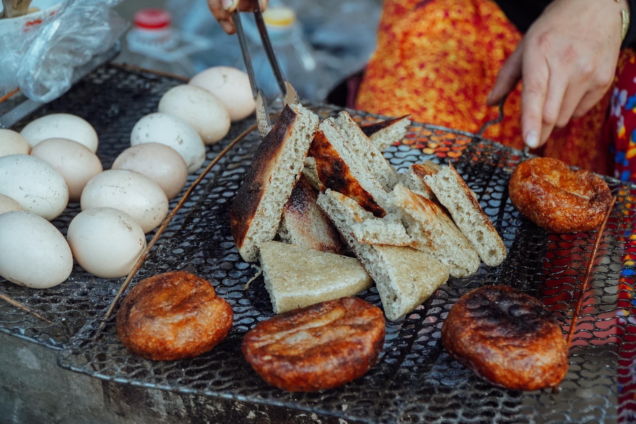 ăn gì ở hà giang- bánh tam giác mạch